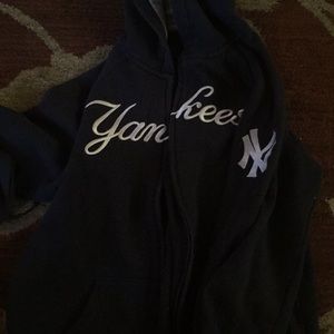 Yankee sweat shirt size boys medium